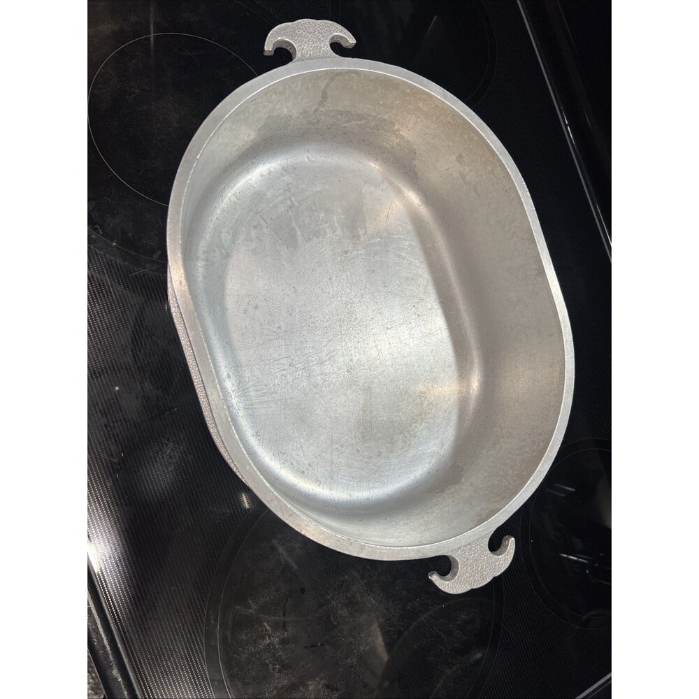 Vintage Guardian Service Ware Roaster Hammered Dutch Oven (no lid) - Picture 5 of 6